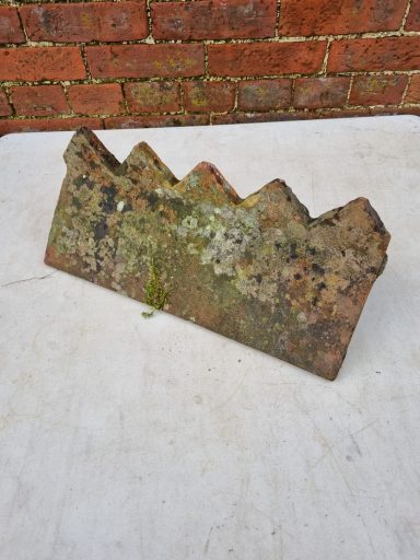 Cock-comb ridge tile